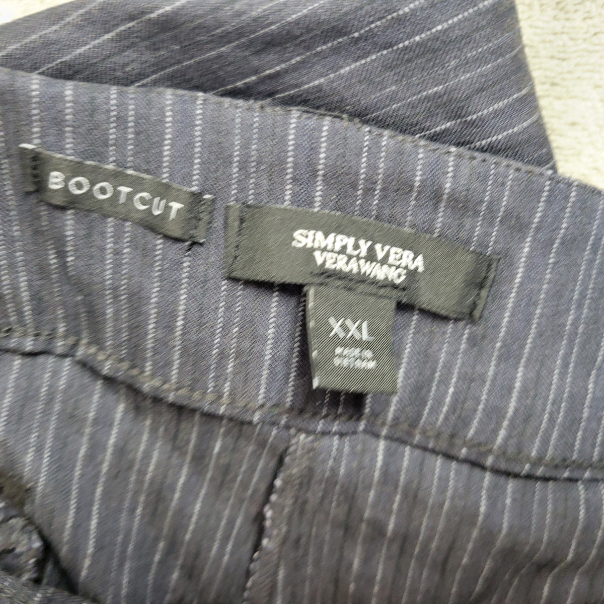 Simply Vera Wang Pants XXL Gray White Pinstripe  Elastic Waist Bootcut STR93XE