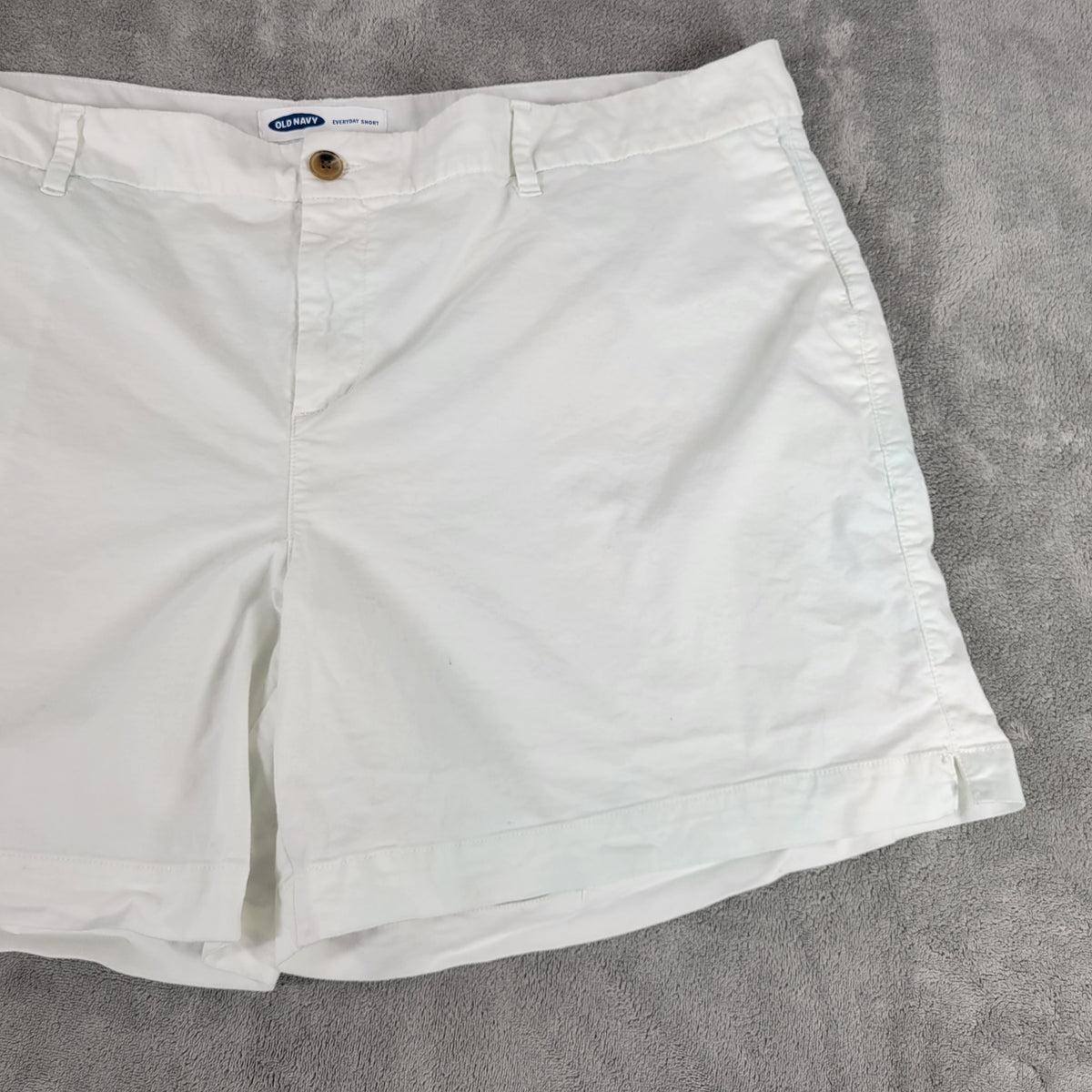 Old Navy Everyday Women 22 White Shorts Cotton Stretch 6.5 Inseam Pockets WHI30E