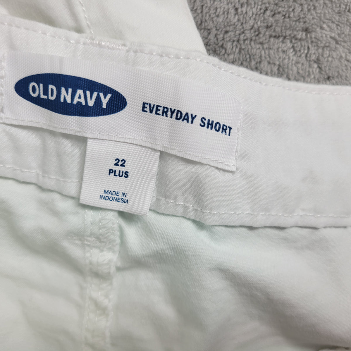 Old Navy Everyday Women 22 White Shorts Cotton Stretch 6.5 Inseam Pockets WHI30E