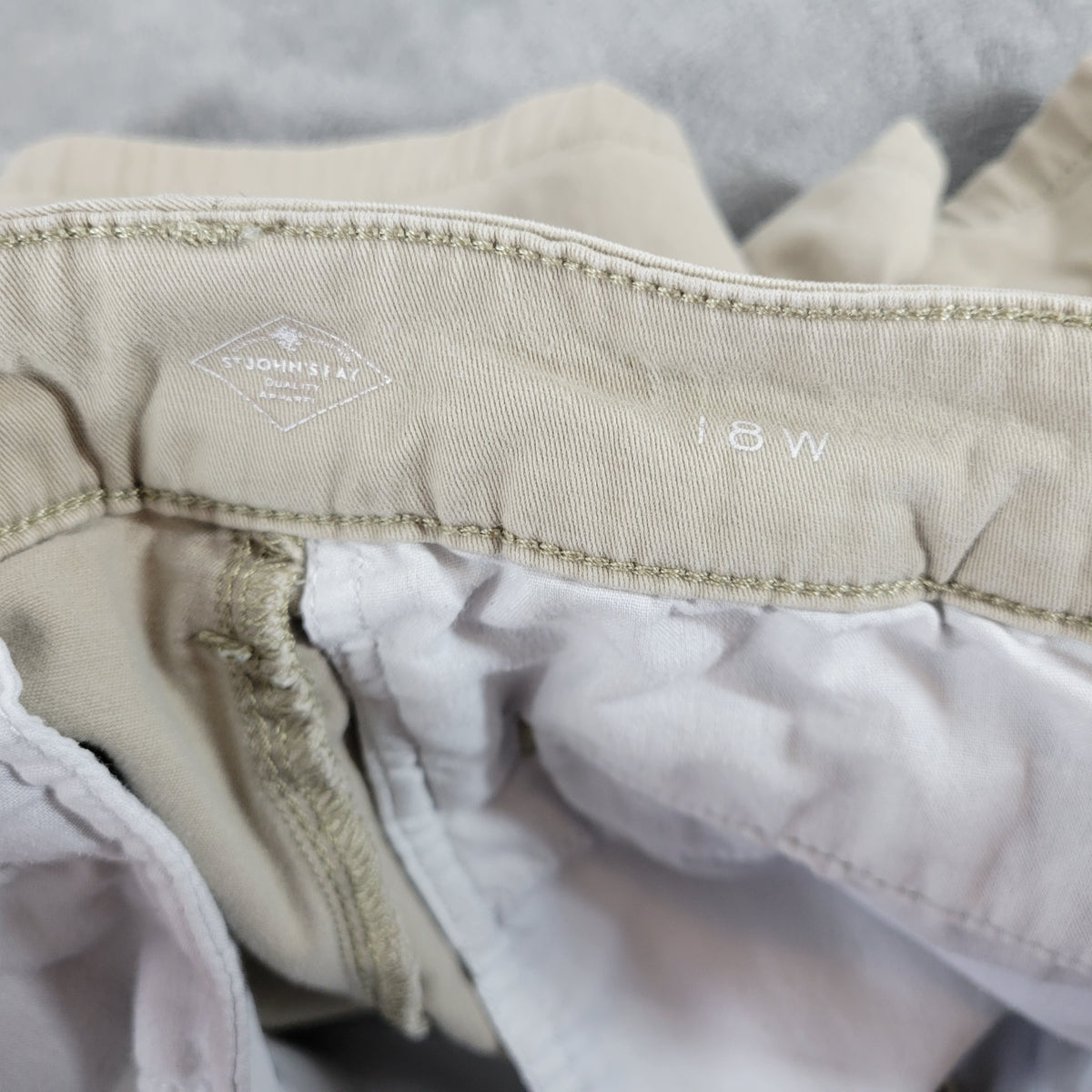 St John's Bay Women 18W Beige Denim Shorts Cotton Blend Stretch Khaki A3E