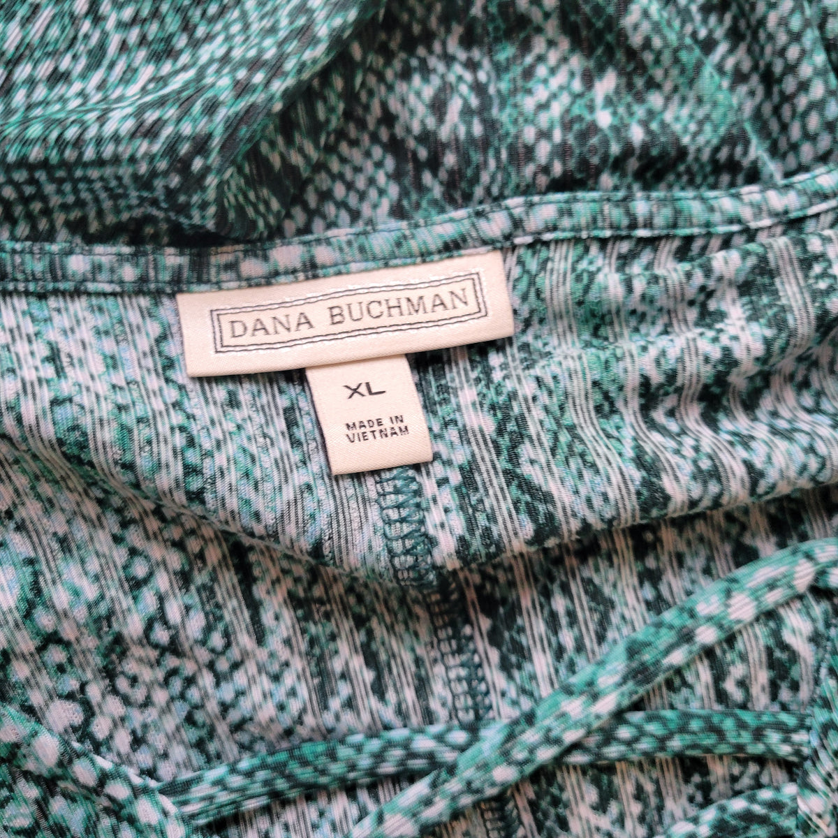 Dana Buchman Blouse XL Green Watercolor Criss Cross Neck Bell Crochet Sleeve WAT108E