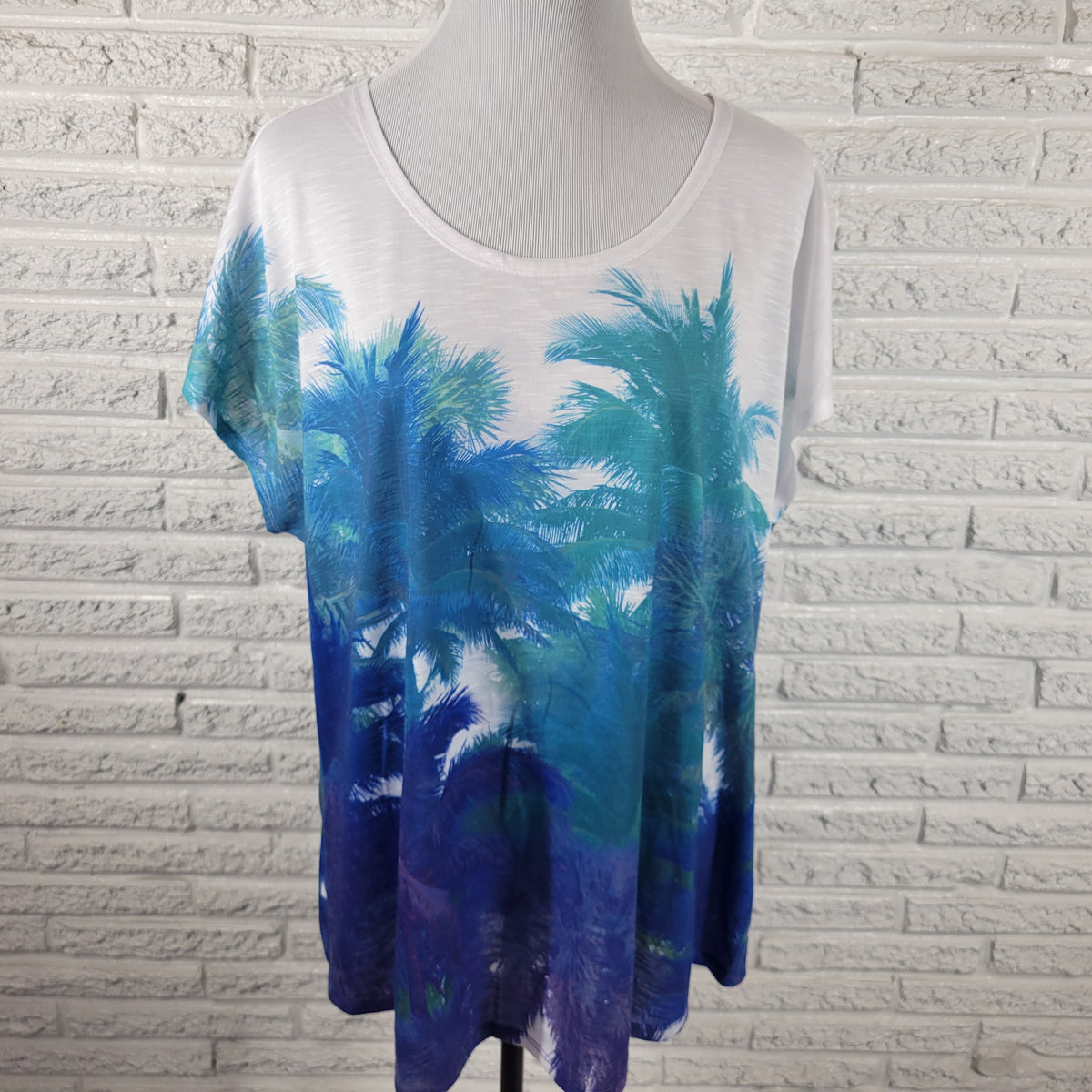Sun Bay 1X Plus Blue Floral Palm Tree Tee Shirt Short Sleeve Round Neck FLO291E