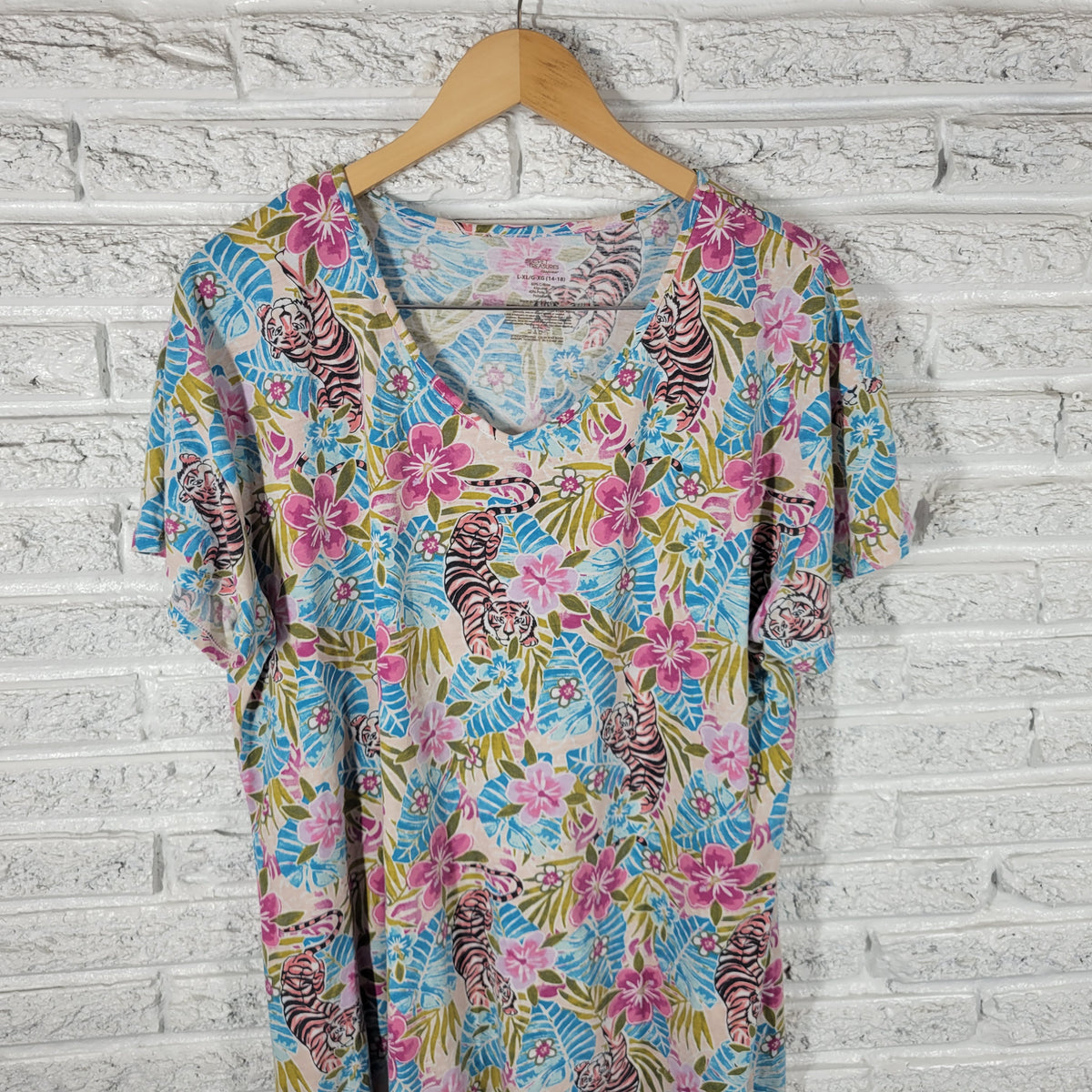 Secret Treasures Womens Pajama Top L XL Floral Tiger Pajamas Sleepwear FLO289E