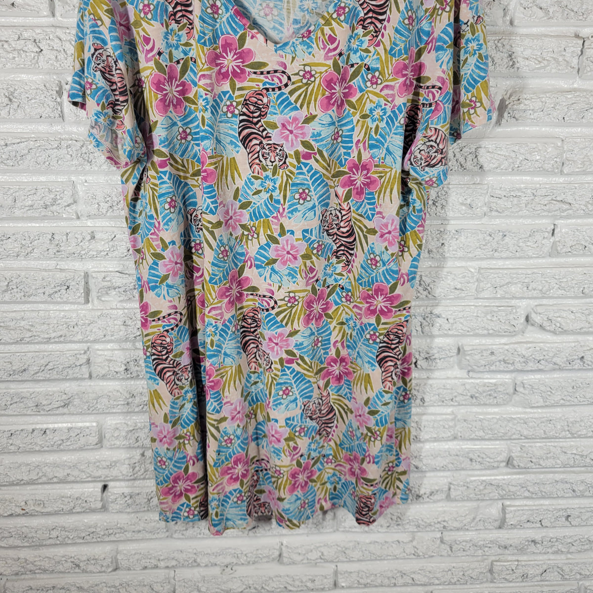 Secret Treasures Womens Pajama Top L XL Floral Tiger Pajamas Sleepwear FLO289E
