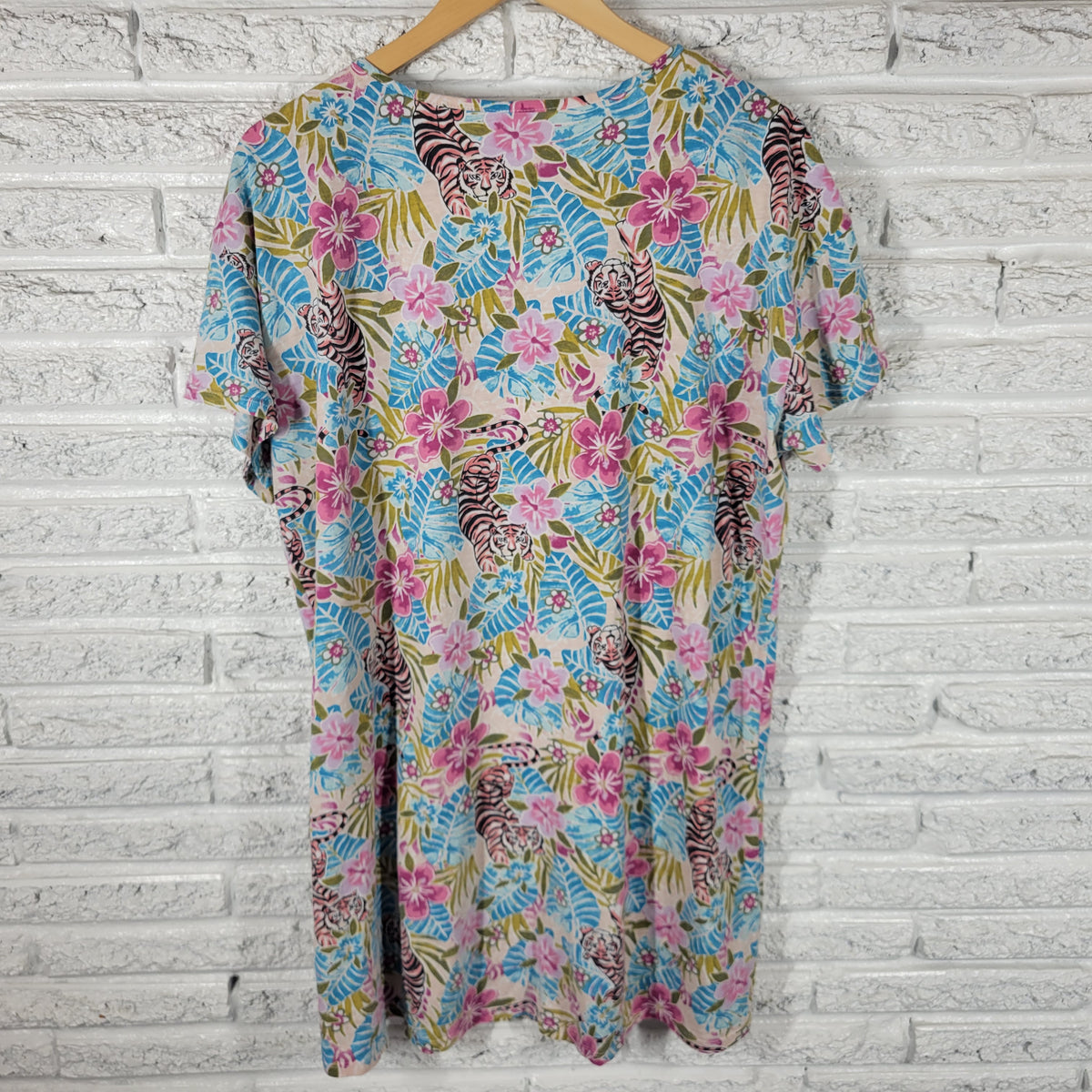 Secret Treasures Womens Pajama Top L XL Floral Tiger Pajamas Sleepwear FLO289E