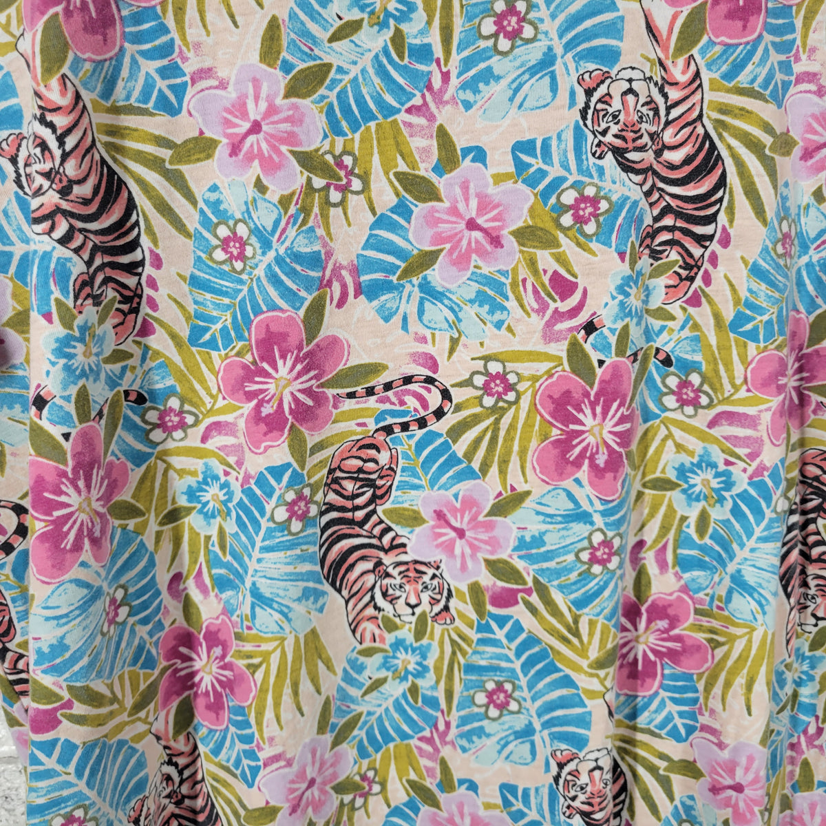 Secret Treasures Womens Pajama Top L XL Floral Tiger Pajamas Sleepwear FLO289E