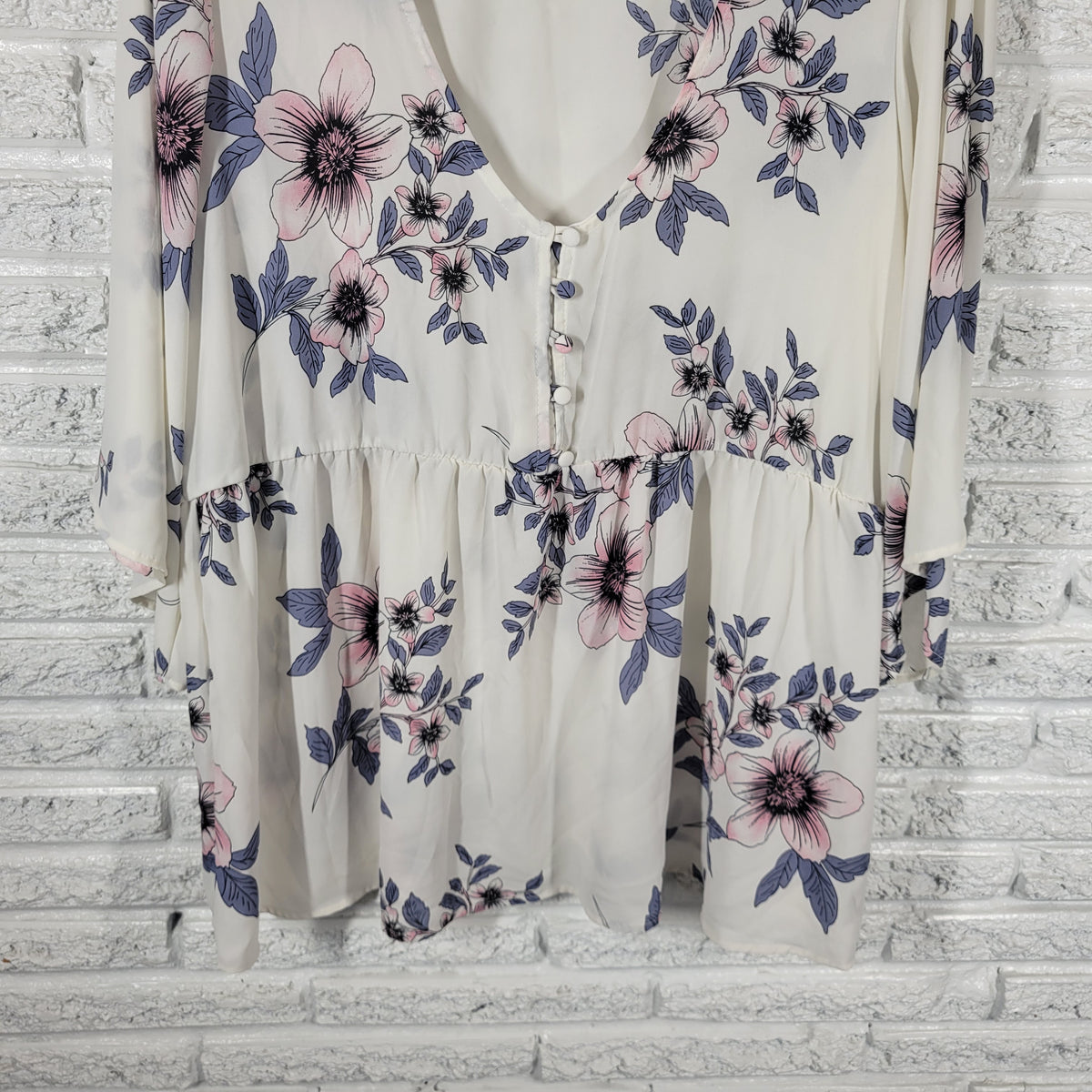 Torrid Top 3X Plus Size Gray Pink Floral Button Up V Neck 3/4 Sleeve FLO283E
