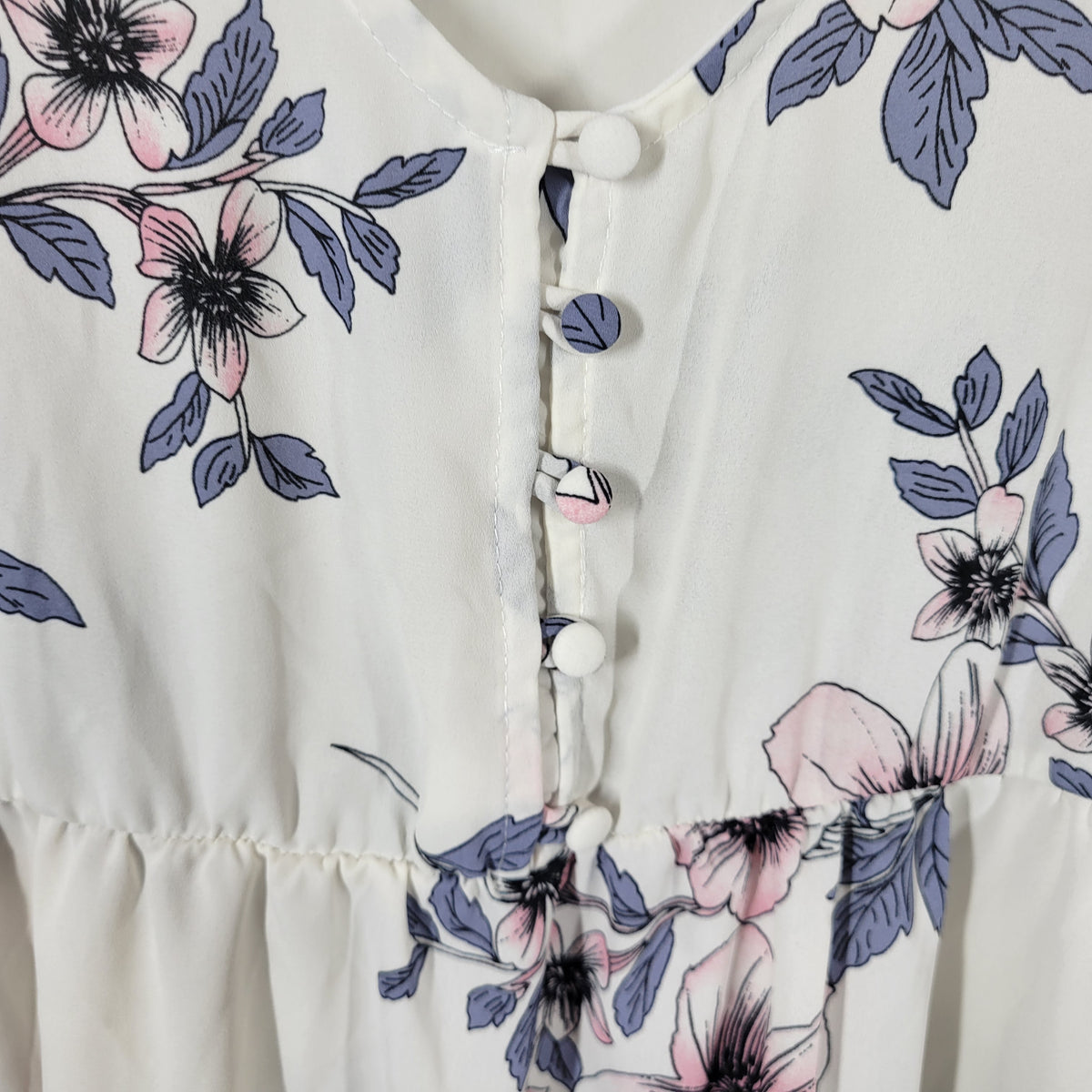 Torrid Top 3X Plus Size Gray Pink Floral Button Up V Neck 3/4 Sleeve FLO283E