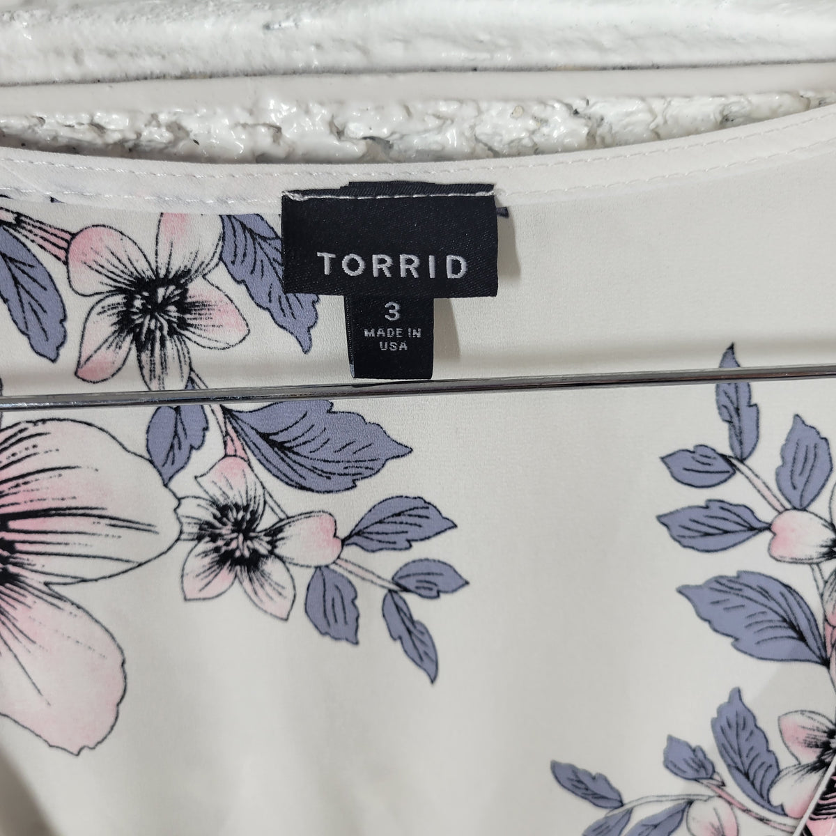 Torrid Top 3X Plus Size Gray Pink Floral Button Up V Neck 3/4 Sleeve FLO283E