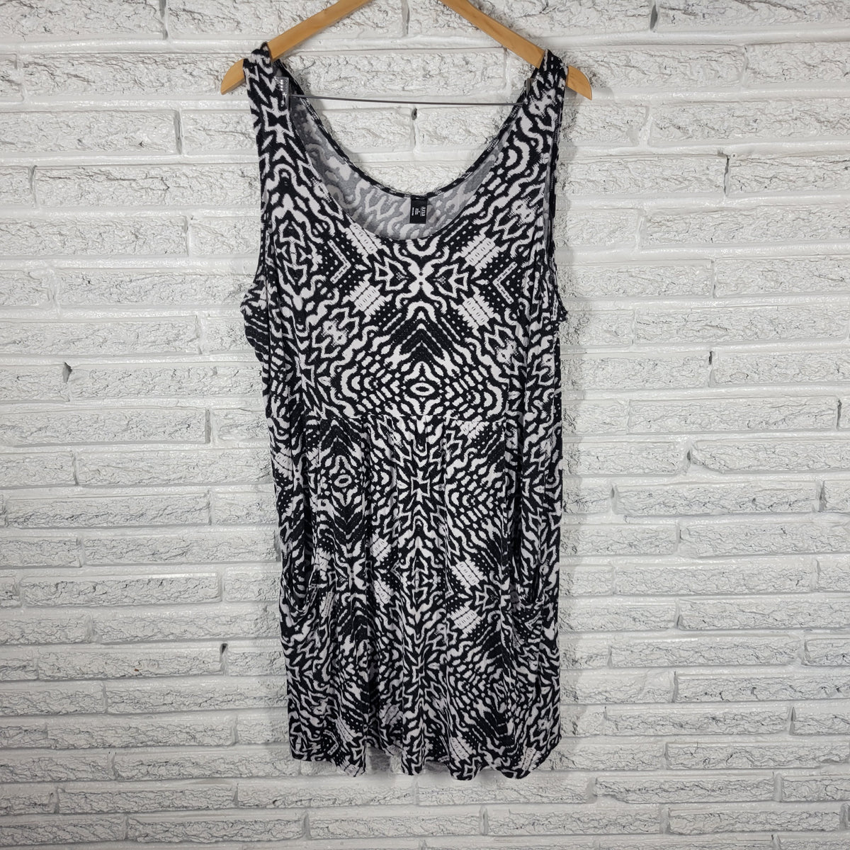 ANA Tank Dress 1X Plus Size Black White Geometric Sleeveless Pockets GEO186XE