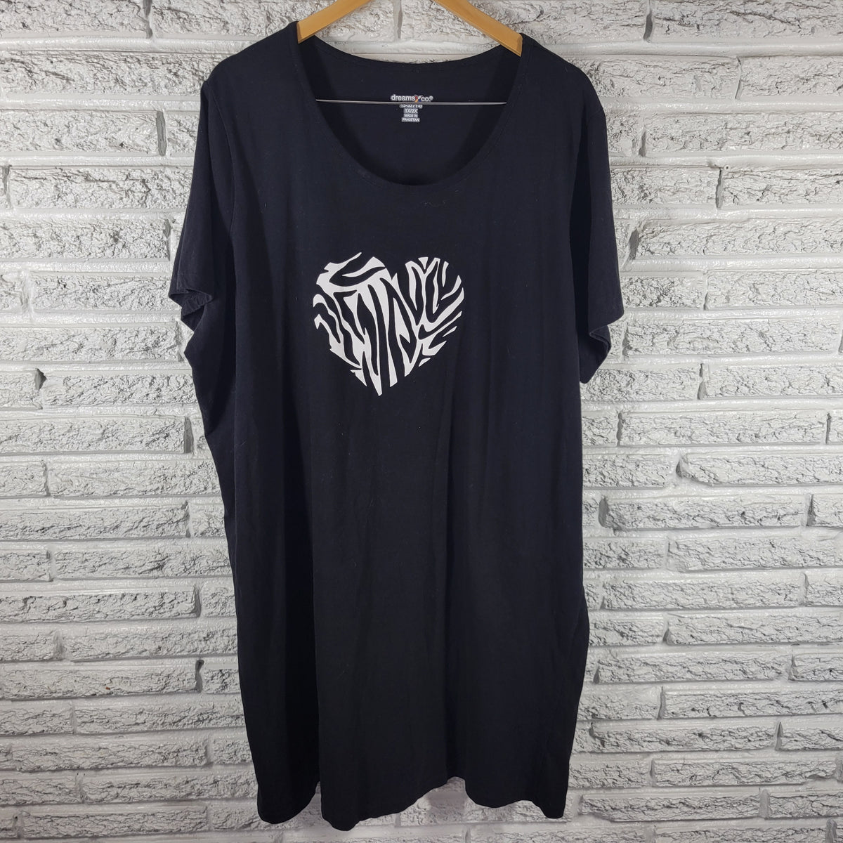 Dreams & Co Women's Plus 1X/2X Black Cotton Sleepshirt Zebra Heart BLA41E