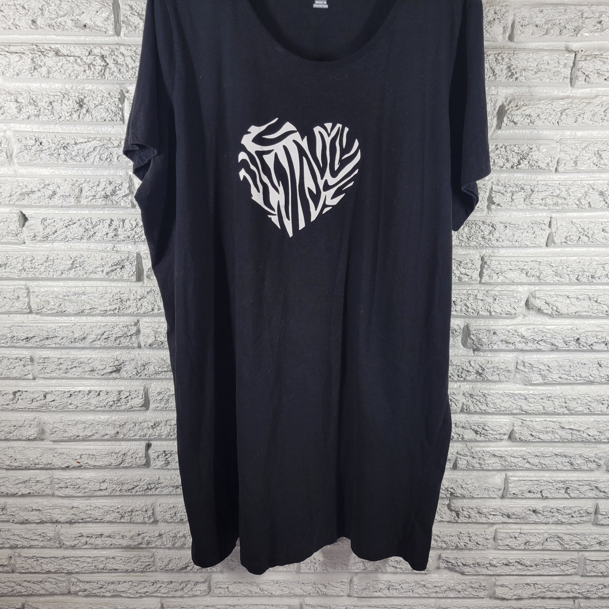 Dreams & Co Women's Plus 1X/2X Black Cotton Sleepshirt Zebra Heart BLA41E