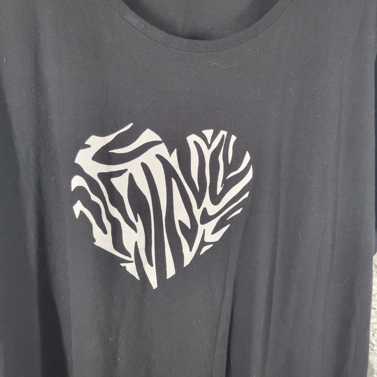 Dreams & Co Women's Plus 1X/2X Black Cotton Sleepshirt Zebra Heart BLA41E