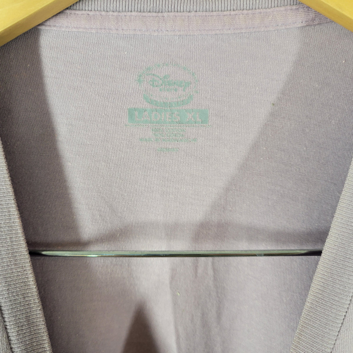Disney Store Winnie the Pooh Graphic T Shirt Purple Womens Size XL Hunny NOV118E