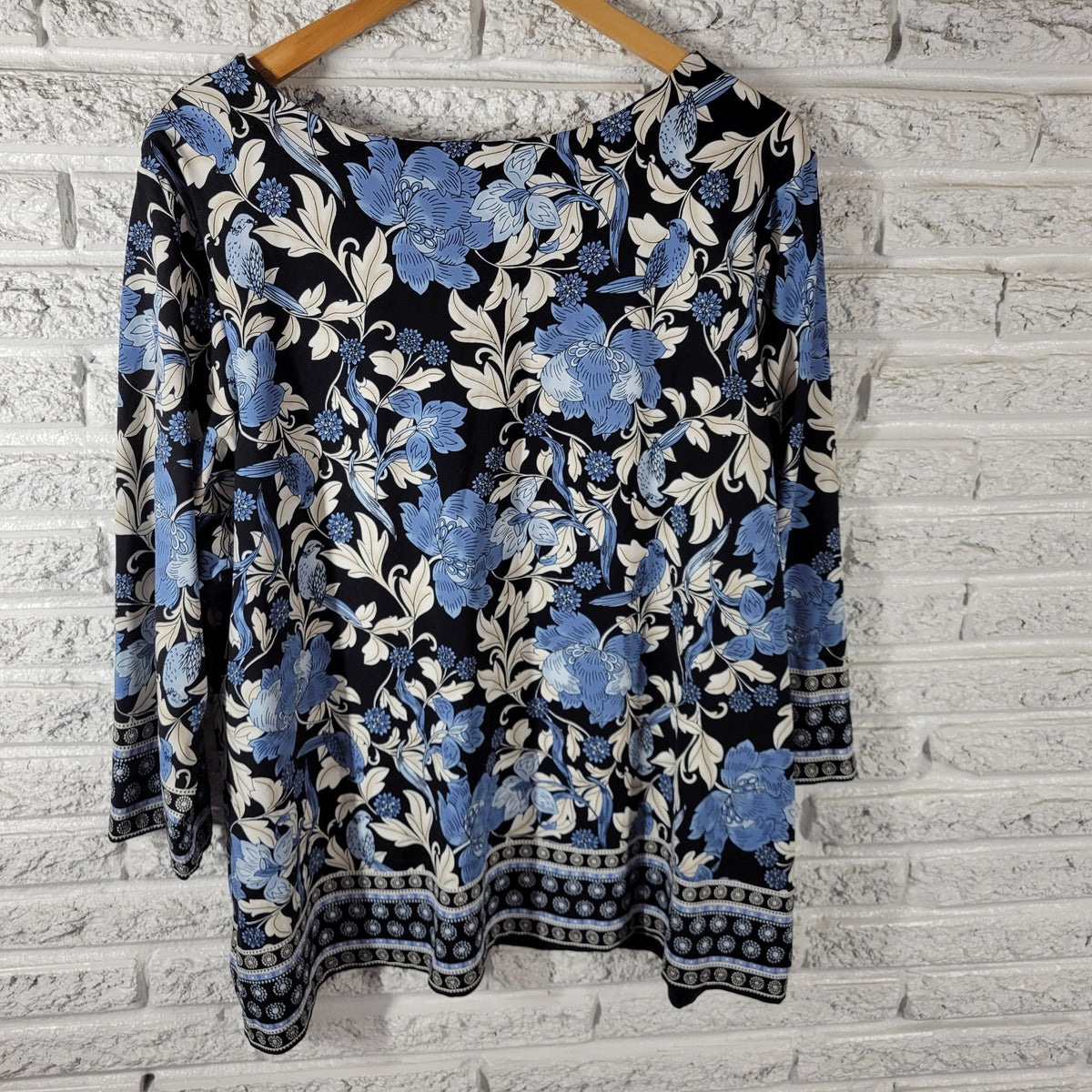 Charter Club Women Top 3X Plus Black Blue Floral V-Neck 3/4 Sleeve Stretch FLO215E