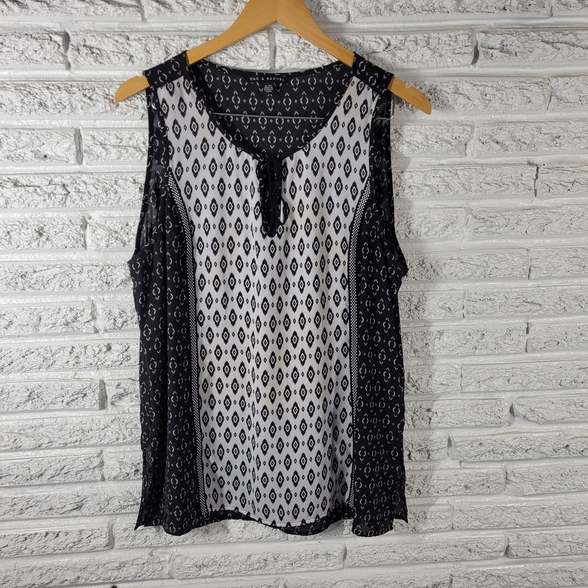 Zac & Rachel XL Black Sleeveless Blouse Round Neck Keyhole Pullover Geometric GEO206E