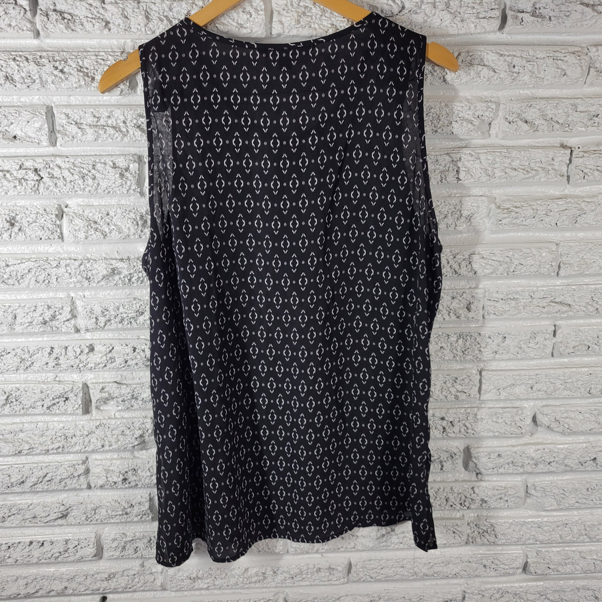 Zac & Rachel XL Black Sleeveless Blouse Round Neck Keyhole Pullover Geometric GEO206E