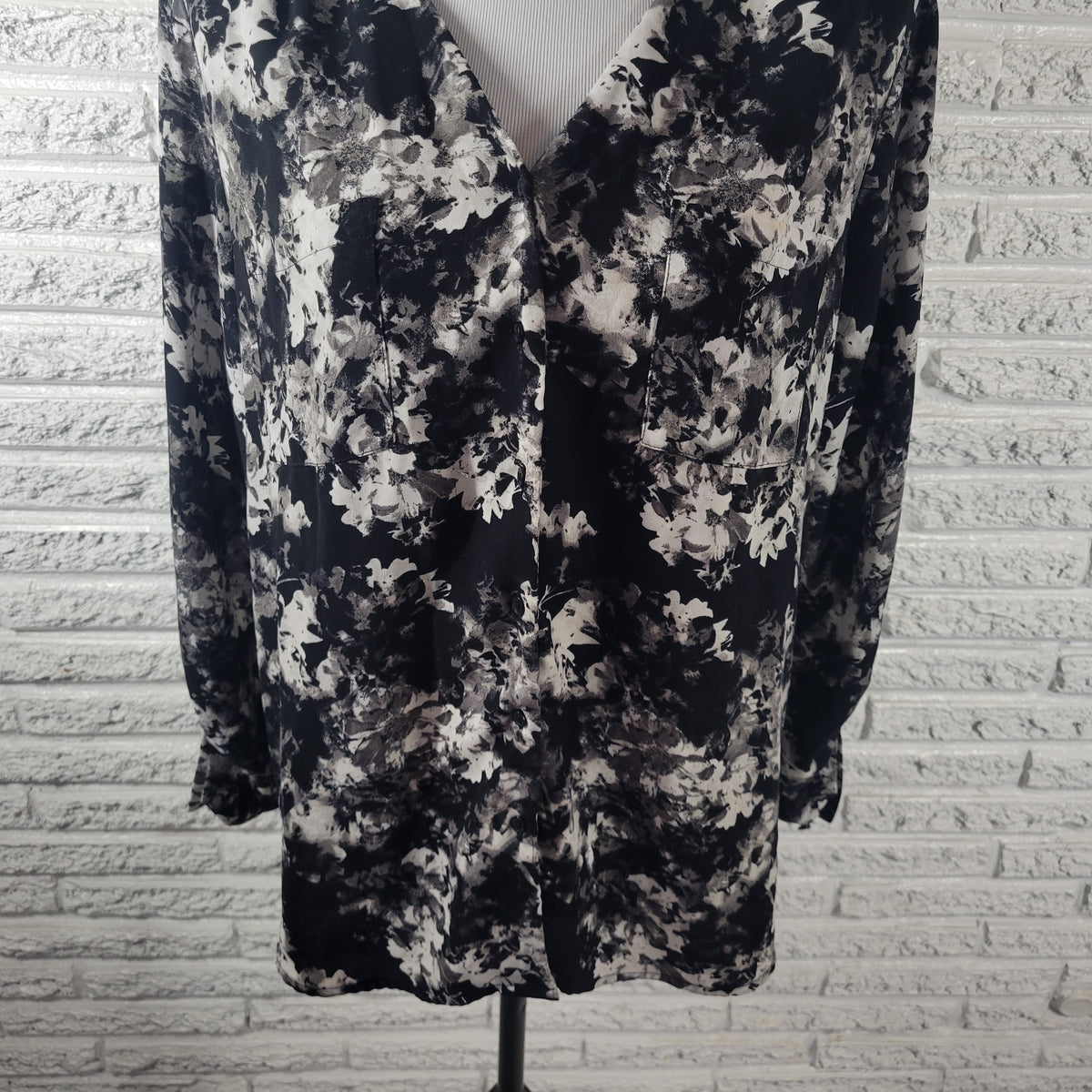 Apt 9 Womens Top XL Black White Watercolor V-Neck Roll Tab Long Sleeve Blouse WAT2XE