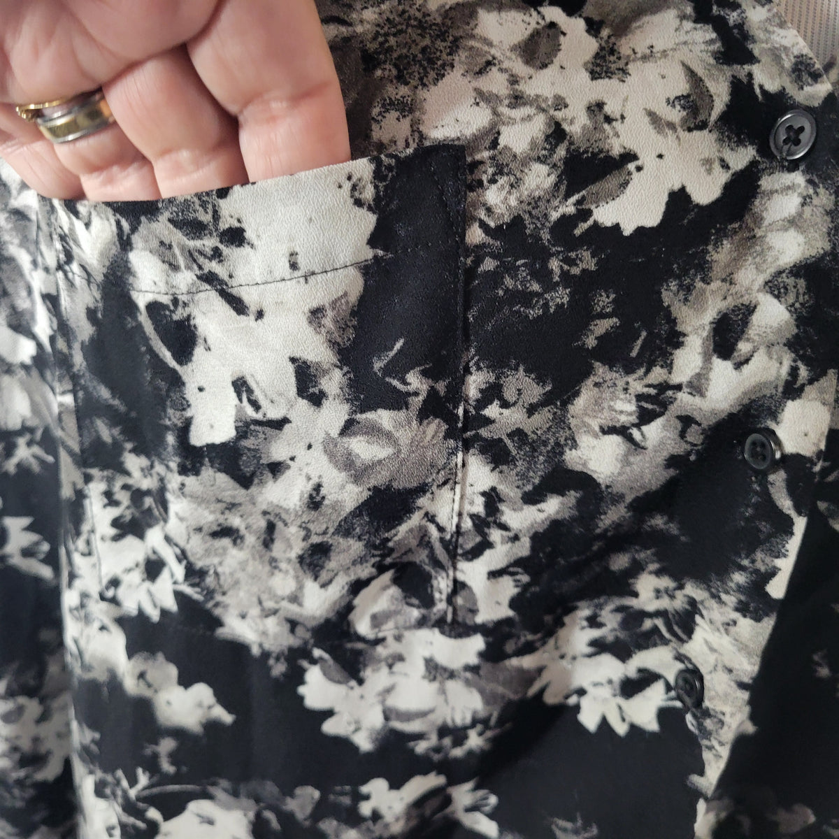 Apt 9 Womens Top XL Black White Watercolor V-Neck Roll Tab Long Sleeve Blouse WAT2XE