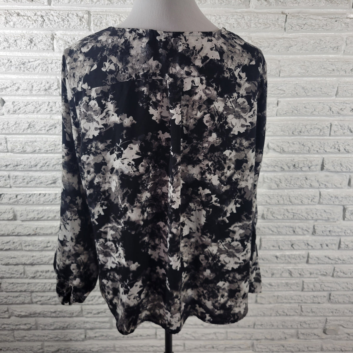 Apt 9 Womens Top XL Black White Watercolor V-Neck Roll Tab Long Sleeve Blouse WAT2XE