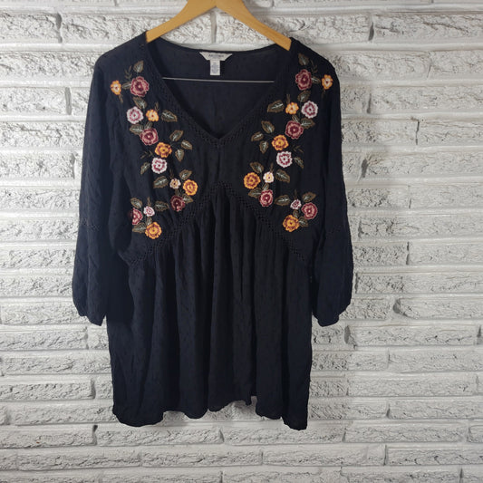 Arizona Jeans Co Women XXL Black Swiss Dot Sheer Embroidered V-Neck Top 3/4 Sleeve BLA64E