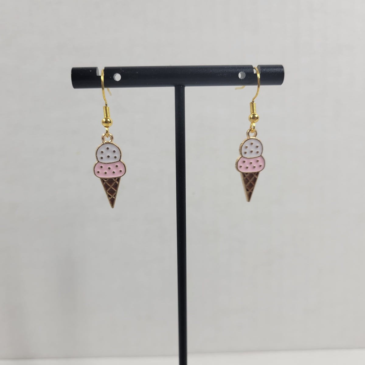 Cute Pink White Ice Cream Cone Dangle Drop Earrings Gold Tone Enamel Sweet Food E35E