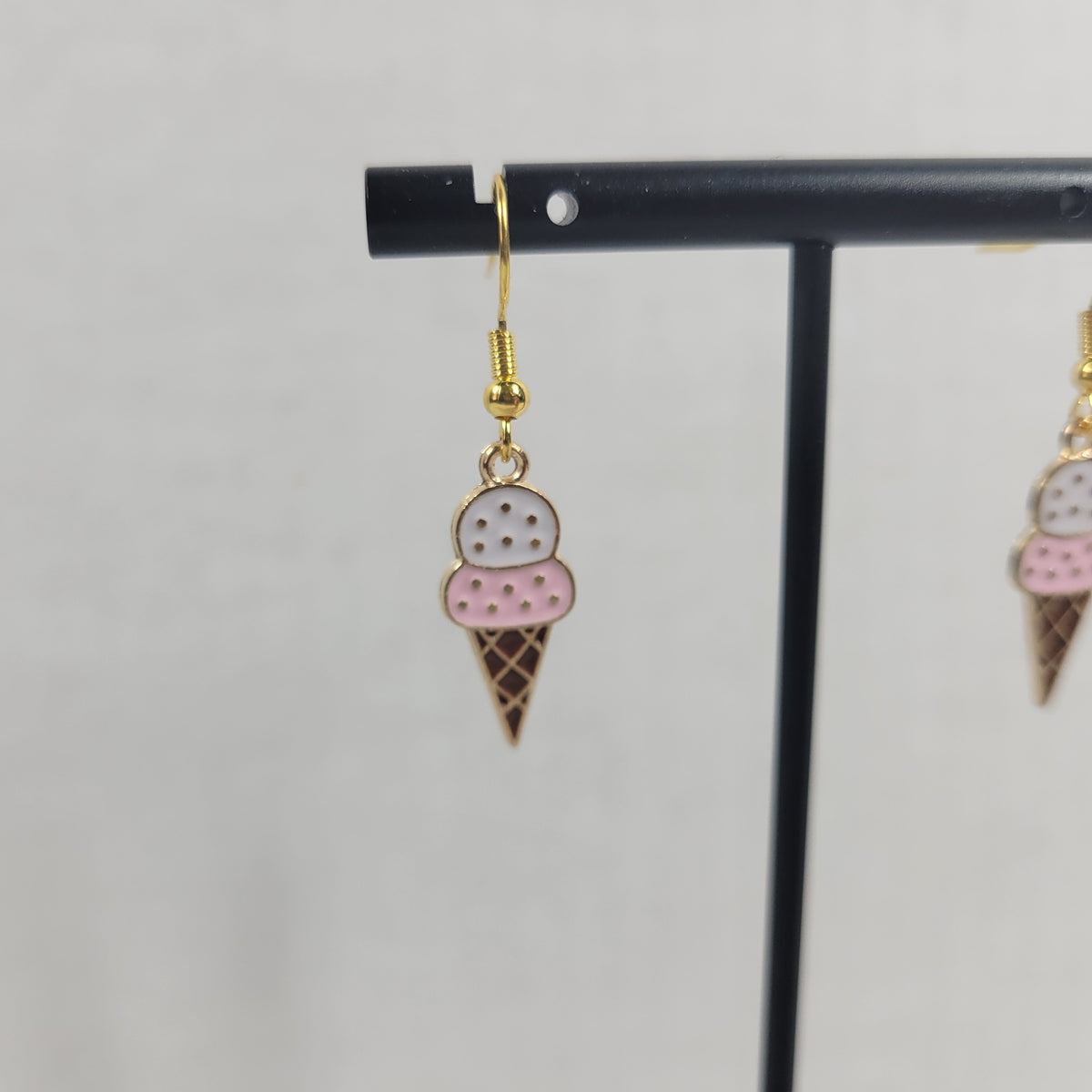 Cute Pink White Ice Cream Cone Dangle Drop Earrings Gold Tone Enamel Sweet Food E35E