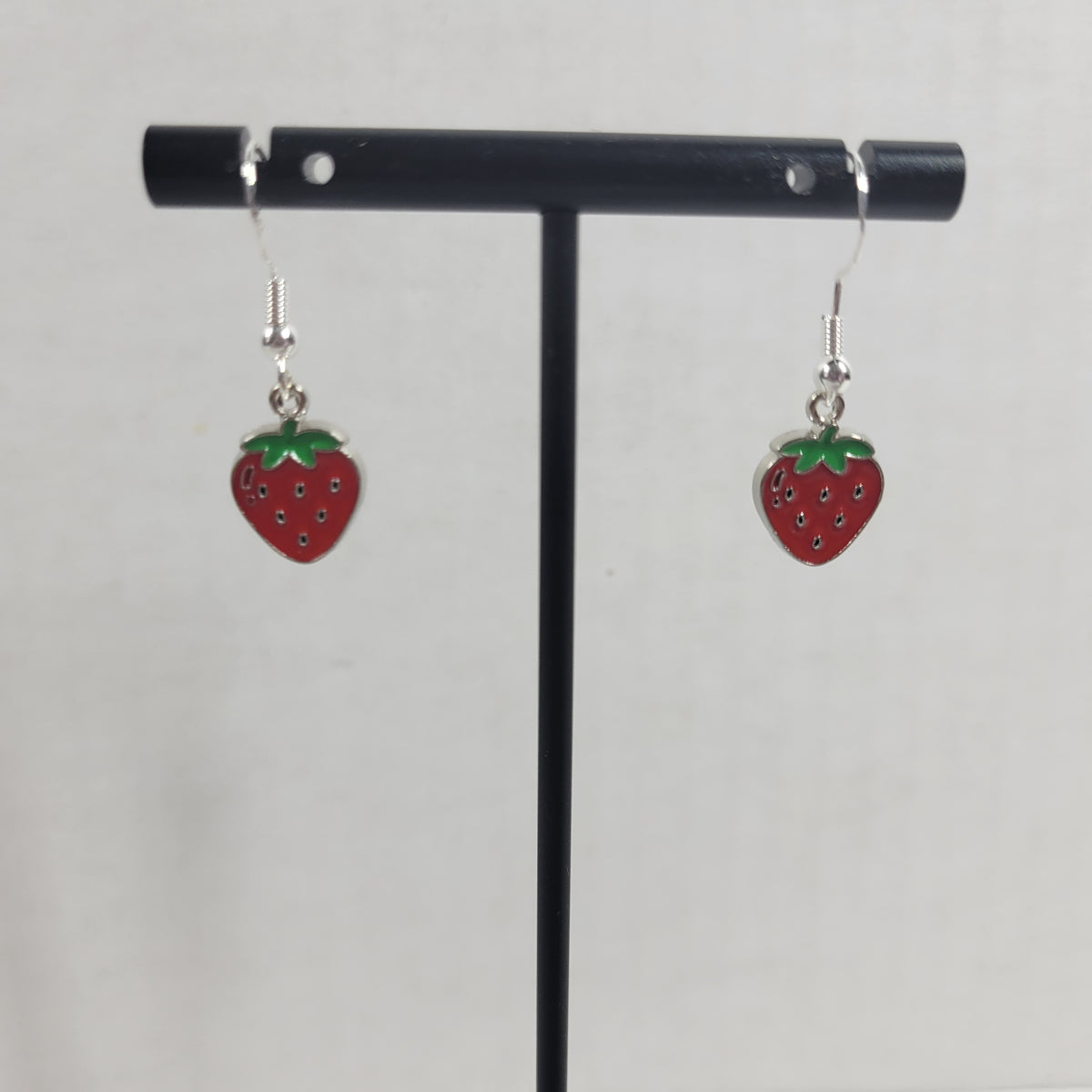 Cute Red Strawberry Dangle Drop Earrings Silver Tone Enamel Fruit Sweet Cottage E67E