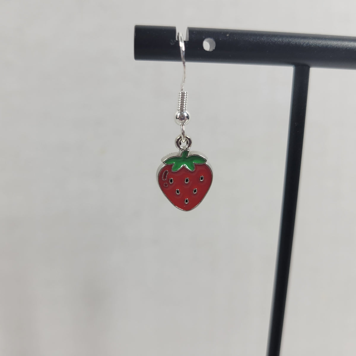 Cute Red Strawberry Dangle Drop Earrings Silver Tone Enamel Fruit Sweet Cottage E67E