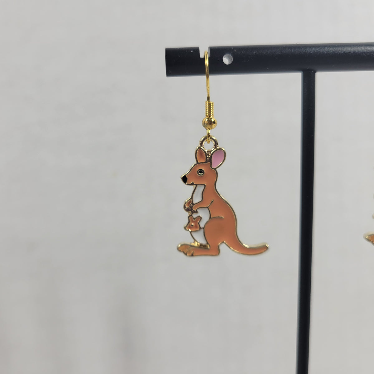 Cute Kangaroo Joey Pouch Dangle Drop Earrings Gold Tone Enamel Australian Animal E69E