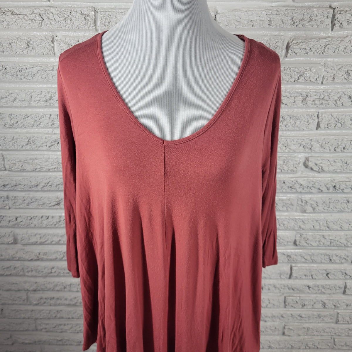 Green Envelope 1X Brown Rayon Spandex Tunic Tee Shirt V-Neck 3/4 Sleeve Top BRO13E