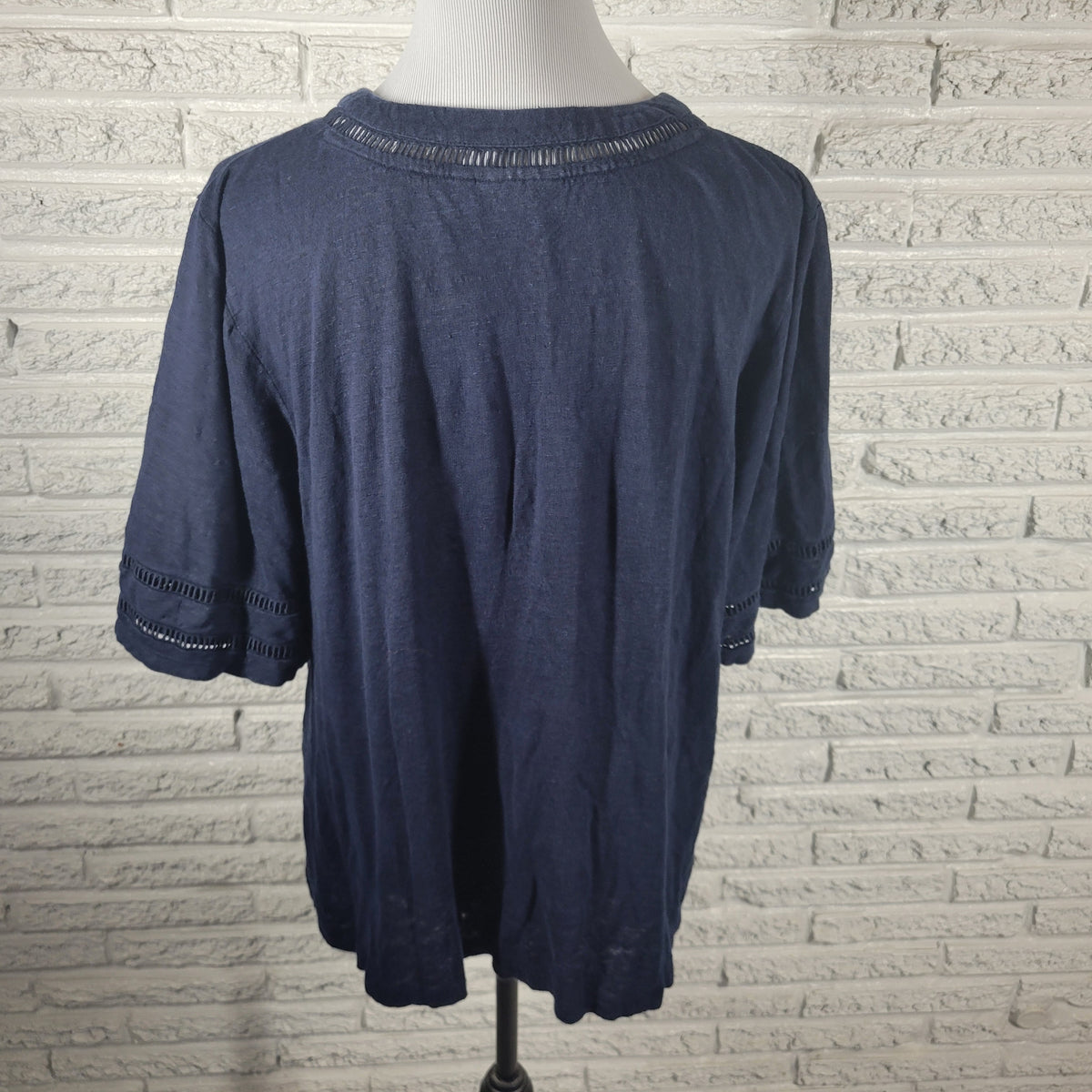 Chico's XL Blue Linen Knit Crochet Sleeve Tee Shirt V-Neck Pullover Casual Top BLU43E