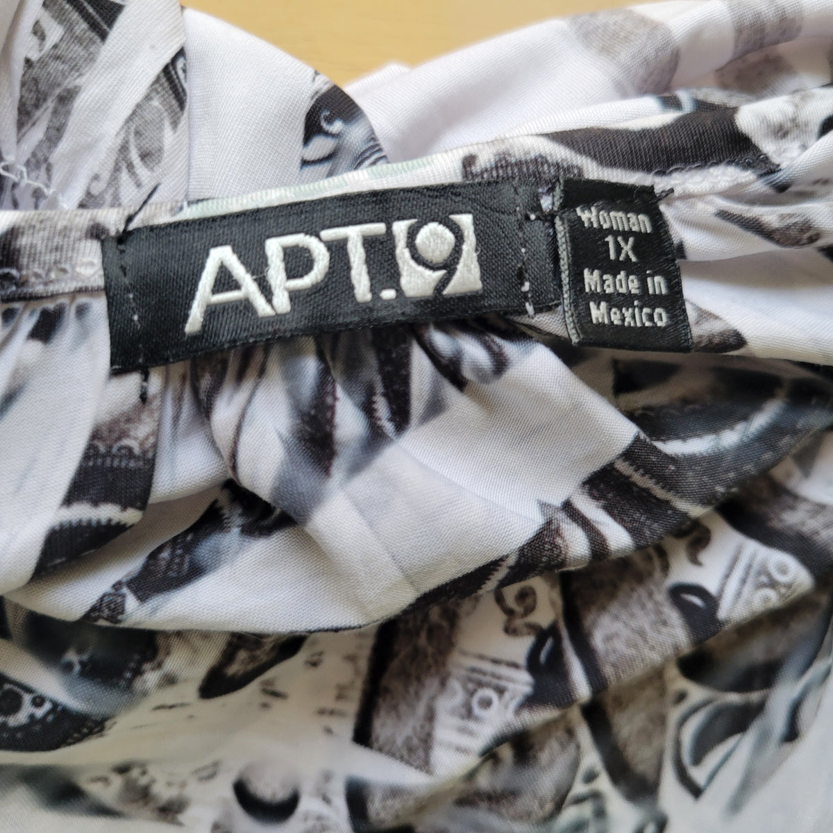 Apt 9 Womens 1X Tunic Top Geometric Gray Black Studded Short Sleeve V Neck GEO206E