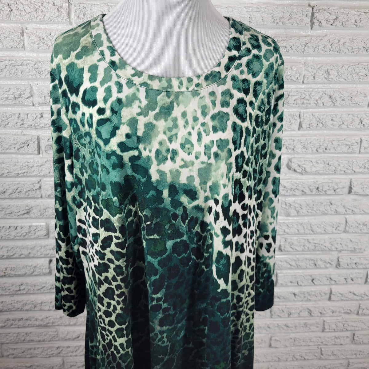 Cato Womens Tunic 18W Green Black Animal Print Blouse Asymmetric Hem 3/4 Sleeve ANI69E