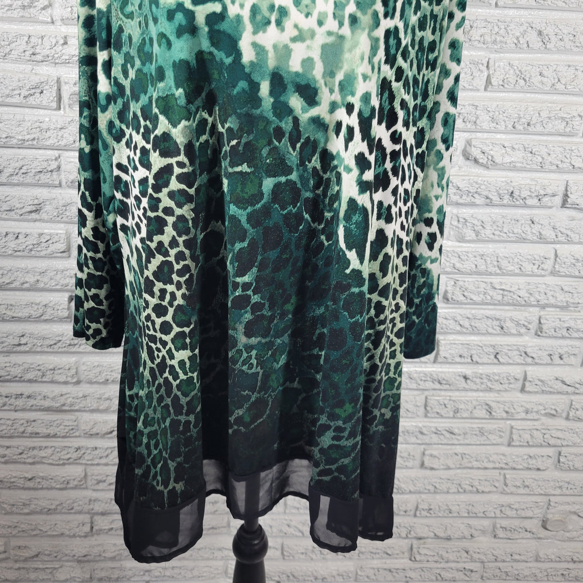 Cato Womens Tunic 18W Green Black Animal Print Blouse Asymmetric Hem 3/4 Sleeve ANI69E