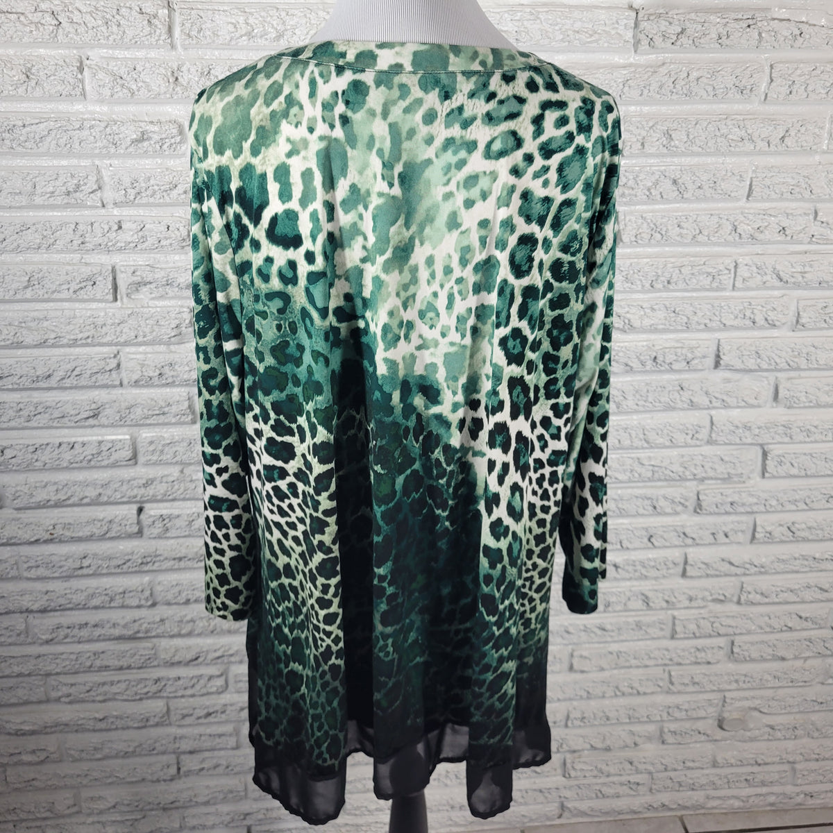 Cato Womens Tunic 18W Green Black Animal Print Blouse Asymmetric Hem 3/4 Sleeve ANI69E