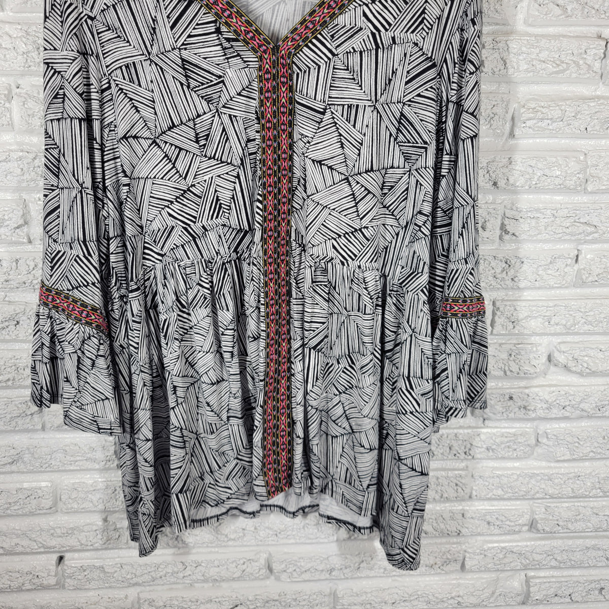Avenue Geometric Tunic Top 22 24 Plus 3/4 Bell Sleeve Embroidered Multicolor GEO23E