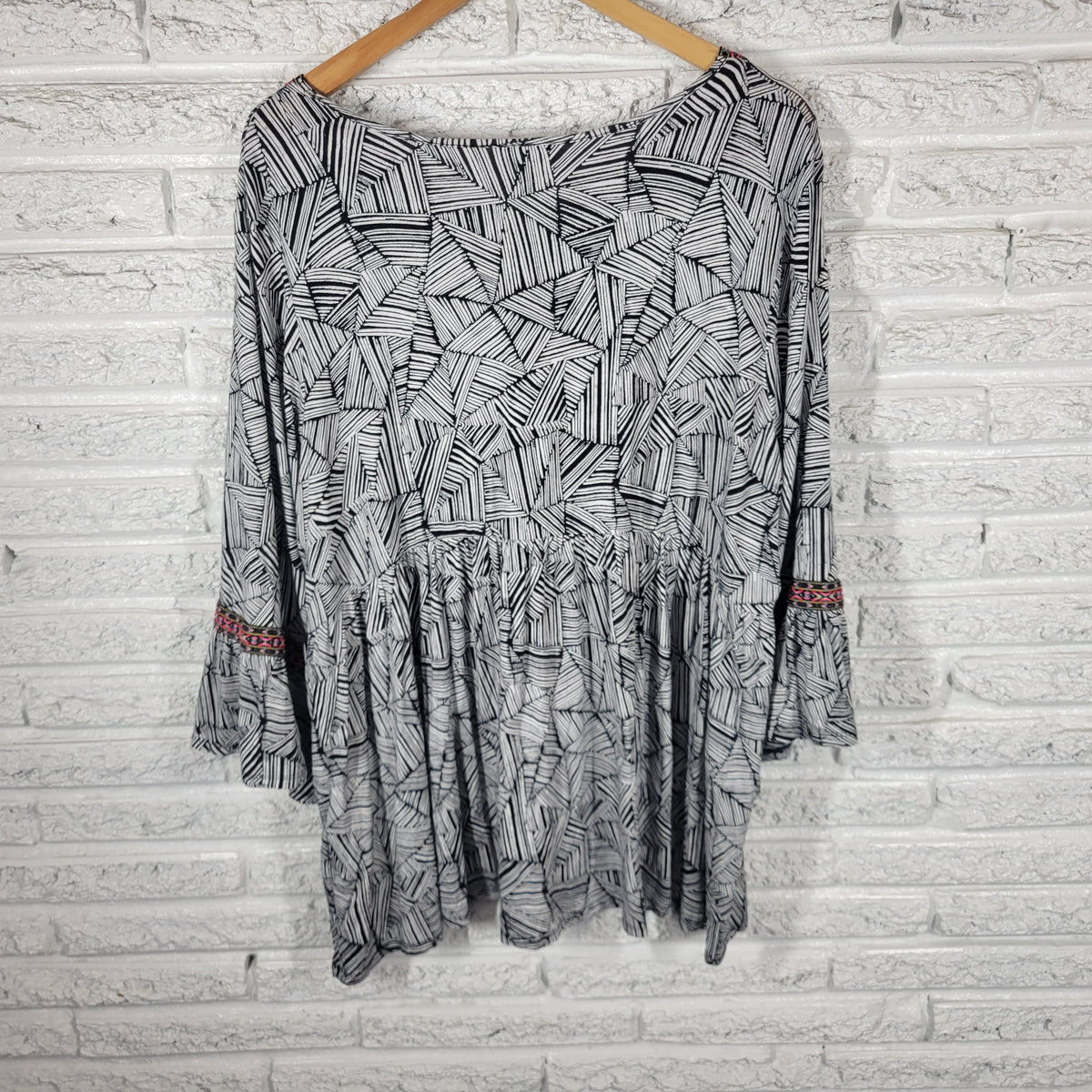 Avenue Geometric Tunic Top 22 24 Plus 3/4 Bell Sleeve Embroidered Multicolor GEO23E