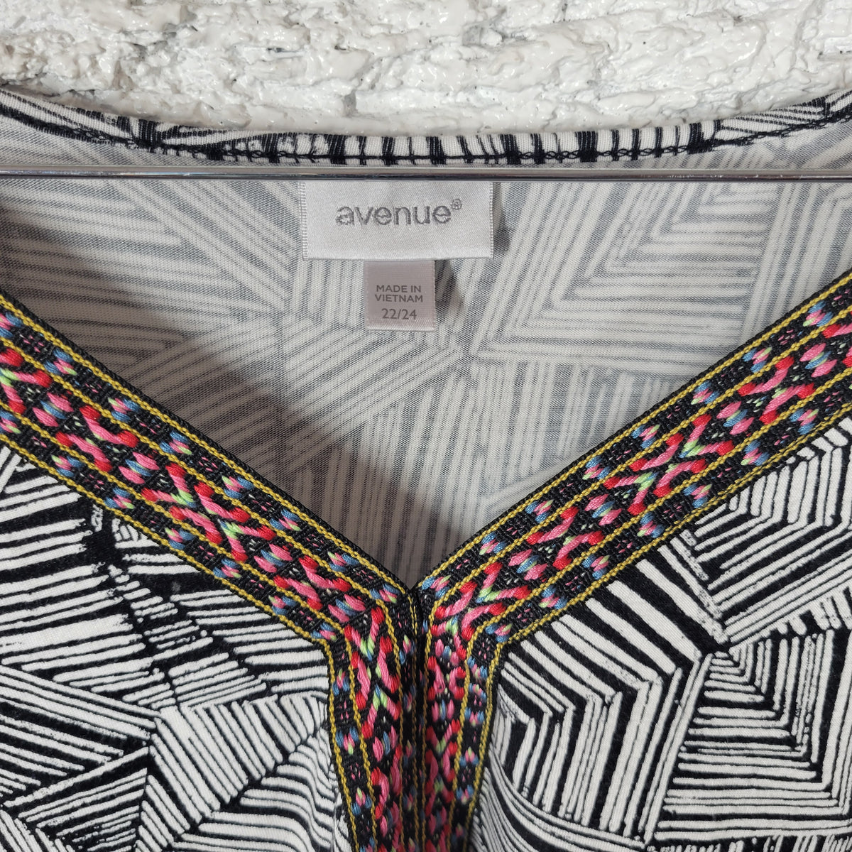 Avenue Geometric Tunic Top 22 24 Plus 3/4 Bell Sleeve Embroidered Multicolor GEO23E