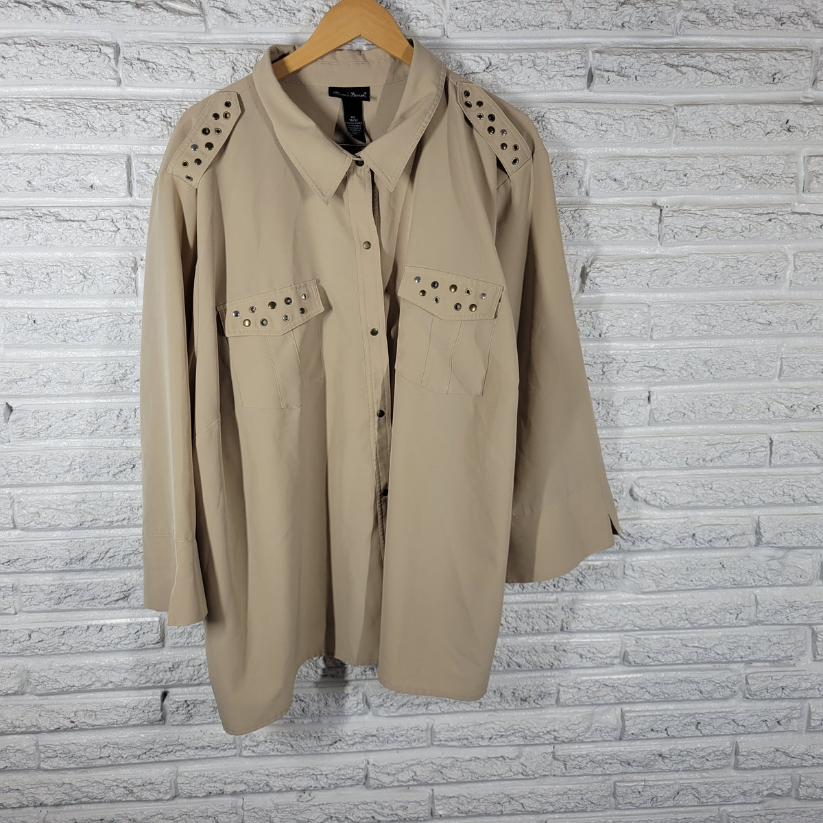 Maggie Barnes 4X Plus Size Top Beige Studded 3/4 Sleeve Snap Up Shirt Pockets C11E