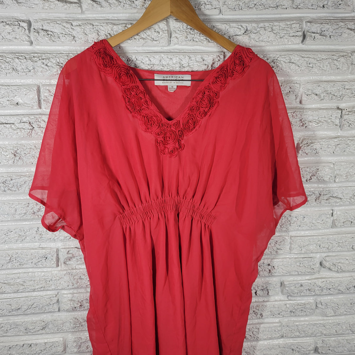 Badgley Mischka American Glamour Pink Red Chiffon Rosette V-Neck Top Dress 1X PIN32E