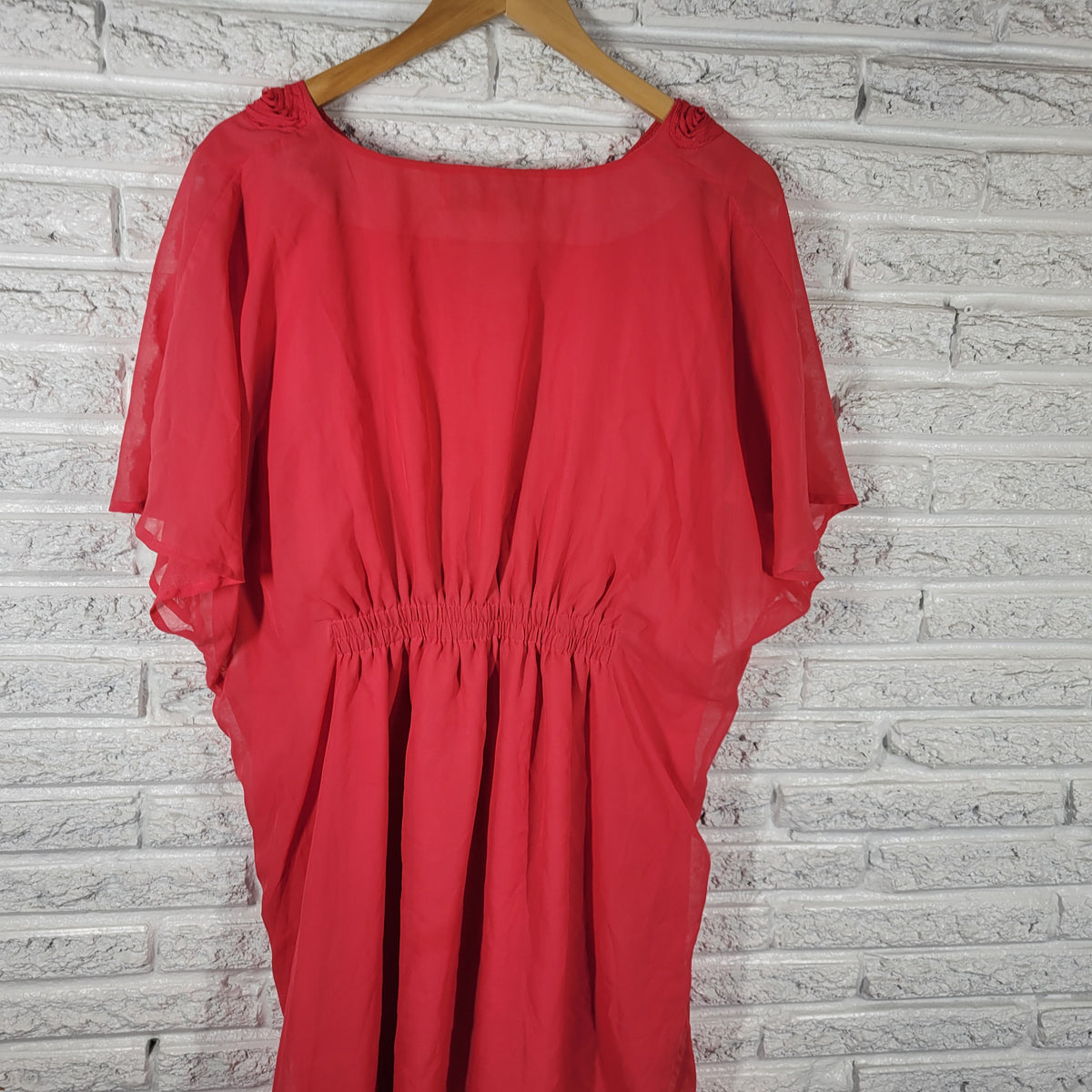 Badgley Mischka American Glamour Pink Red Chiffon Rosette V-Neck Top Dress 1X PIN32E