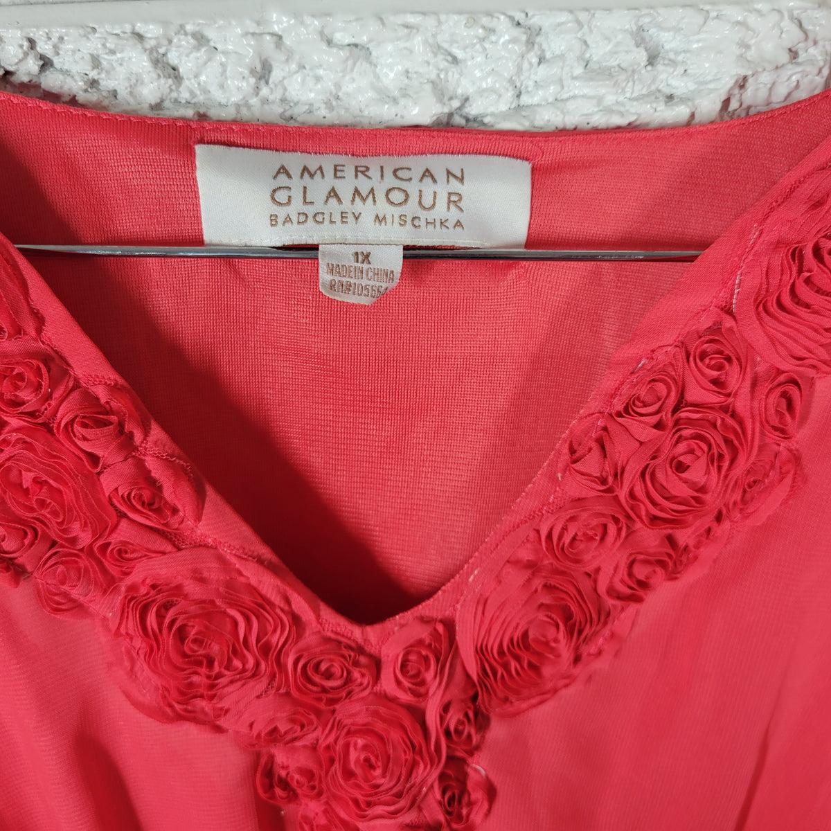 Badgley Mischka American Glamour Pink Red Chiffon Rosette V-Neck Top Dress 1X PIN32E