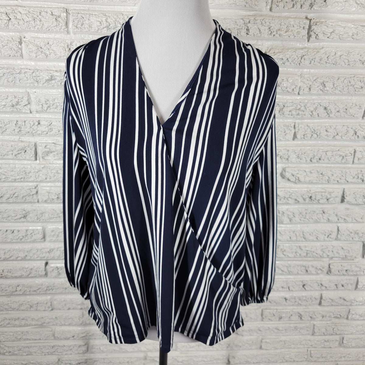 Adrianna Papell Top Womens XL Blue White Striped V-Neck Long Sleeve Blouse STR190E
