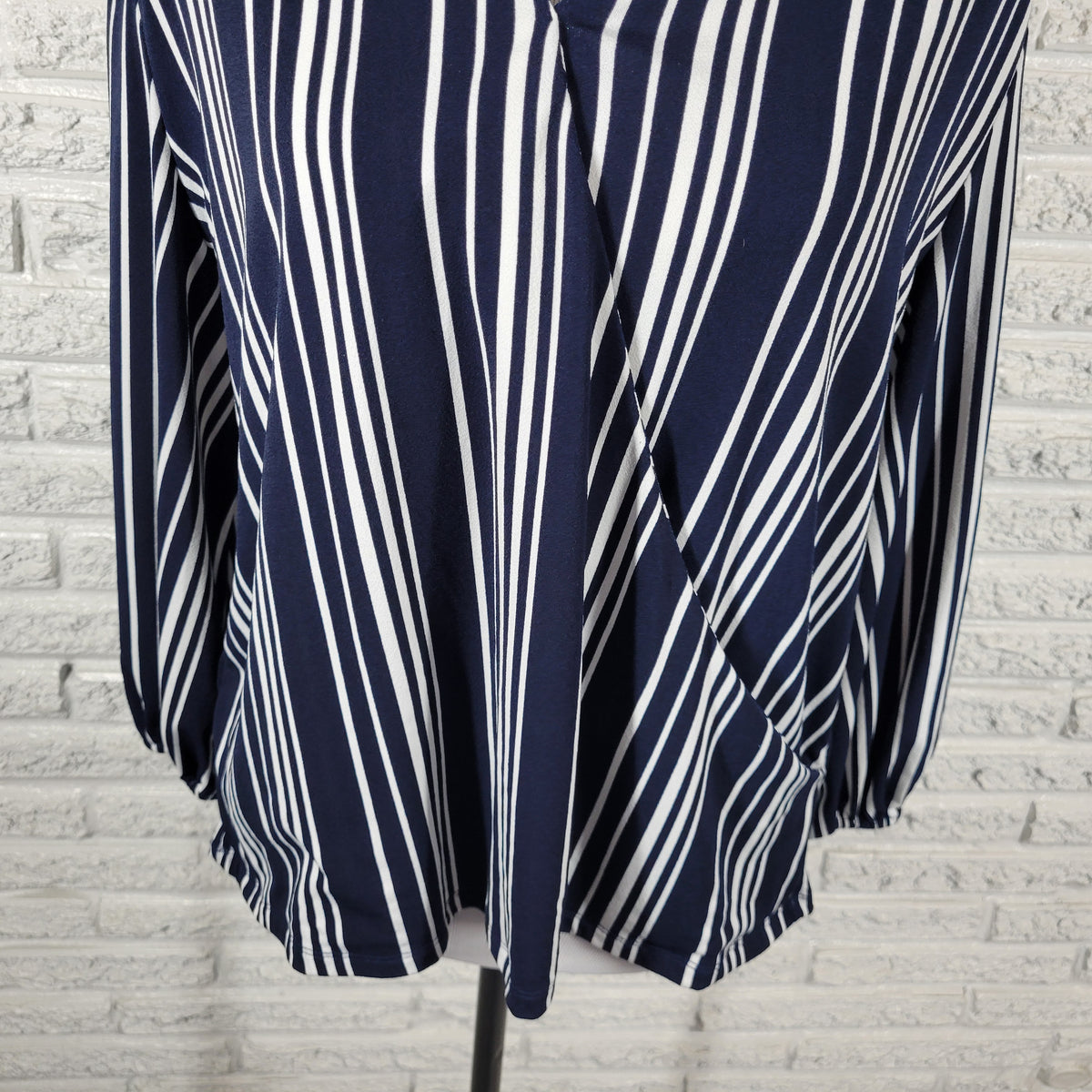Adrianna Papell Top Womens XL Blue White Striped V-Neck Long Sleeve Blouse STR190E