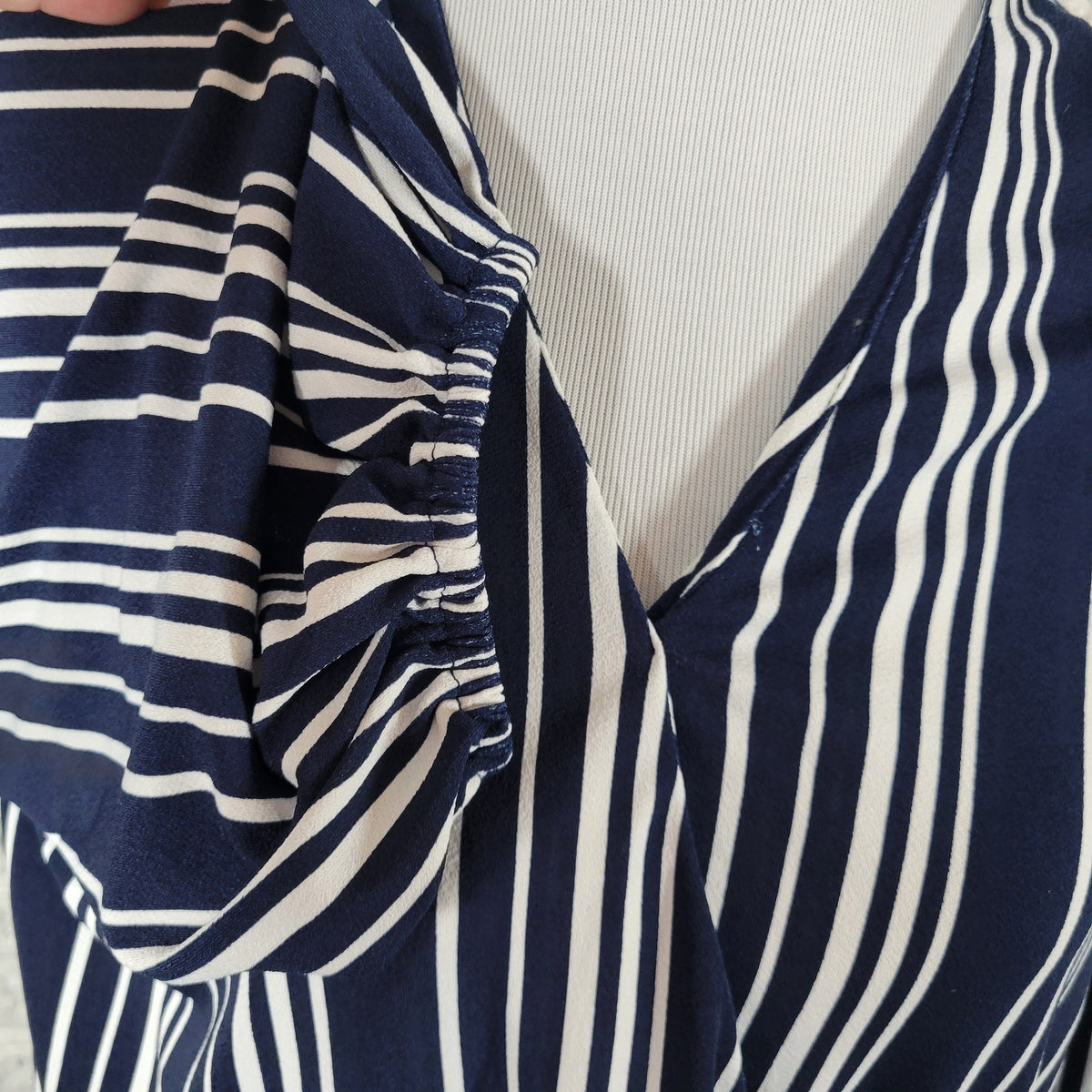 Adrianna Papell Top Womens XL Blue White Striped V-Neck Long Sleeve Blouse STR190E