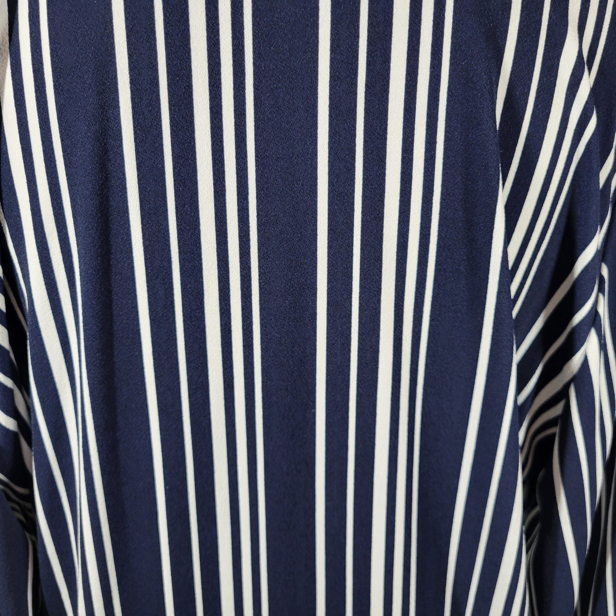 Adrianna Papell Top Womens XL Blue White Striped V-Neck Long Sleeve Blouse STR190E