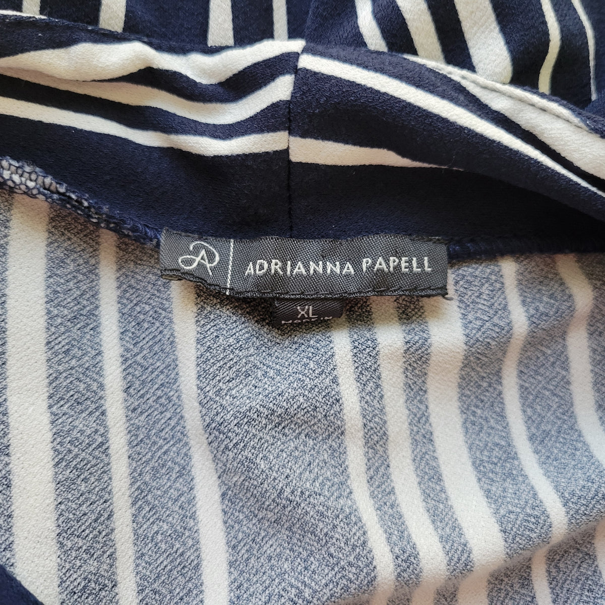 Adrianna Papell Top Womens XL Blue White Striped V-Neck Long Sleeve Blouse STR190E