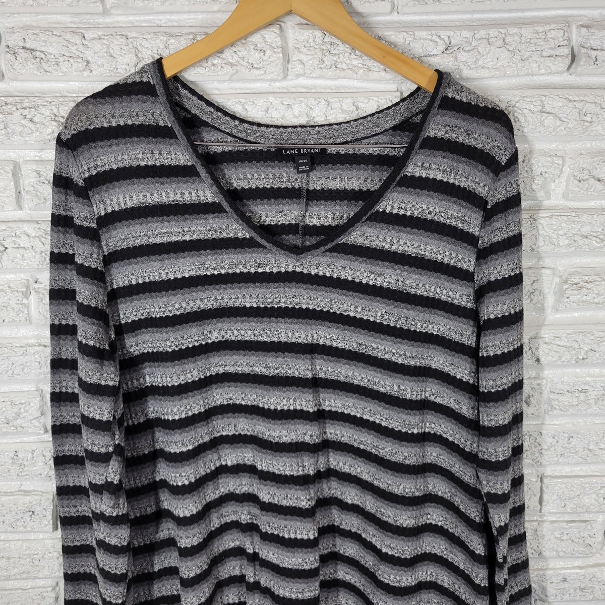 Lane Bryant Sweater Womens 18/20 Black Gray Striped Long Sleeve Pullover Knit STR127E