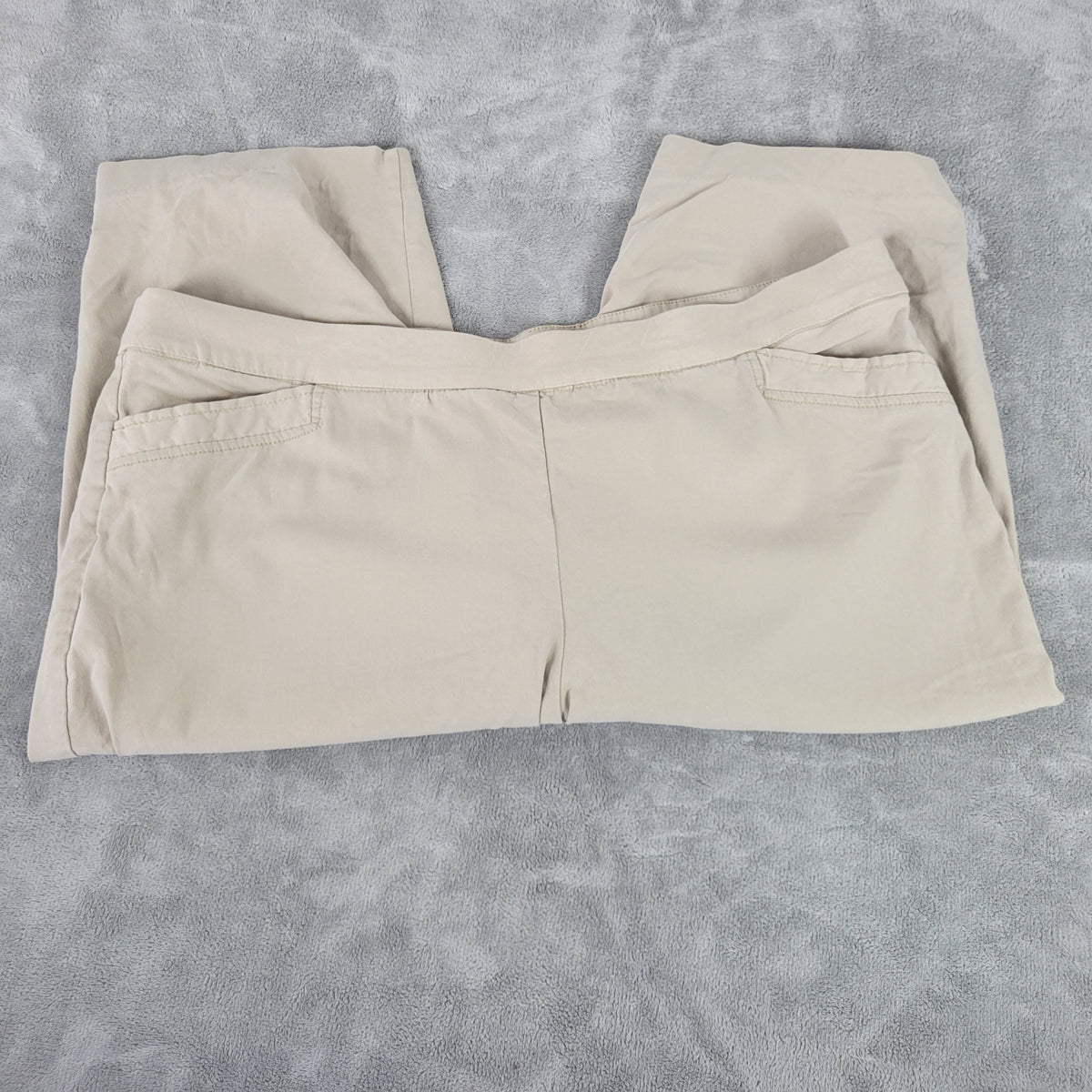 CJ Banks Skimmer Shorts Womens 24W Beige Studded Pull On Elastic Waist C24E